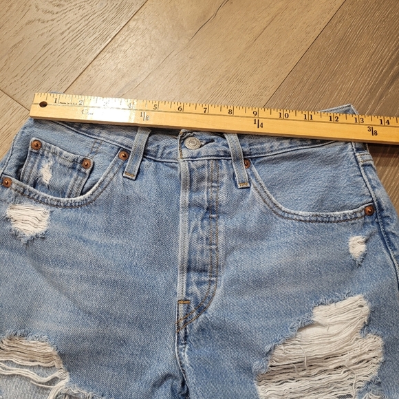 Levi's Jean Shorts Women's sz 26 501 Button Fly Distressed Jean Shorts - Picture 10 of 12
